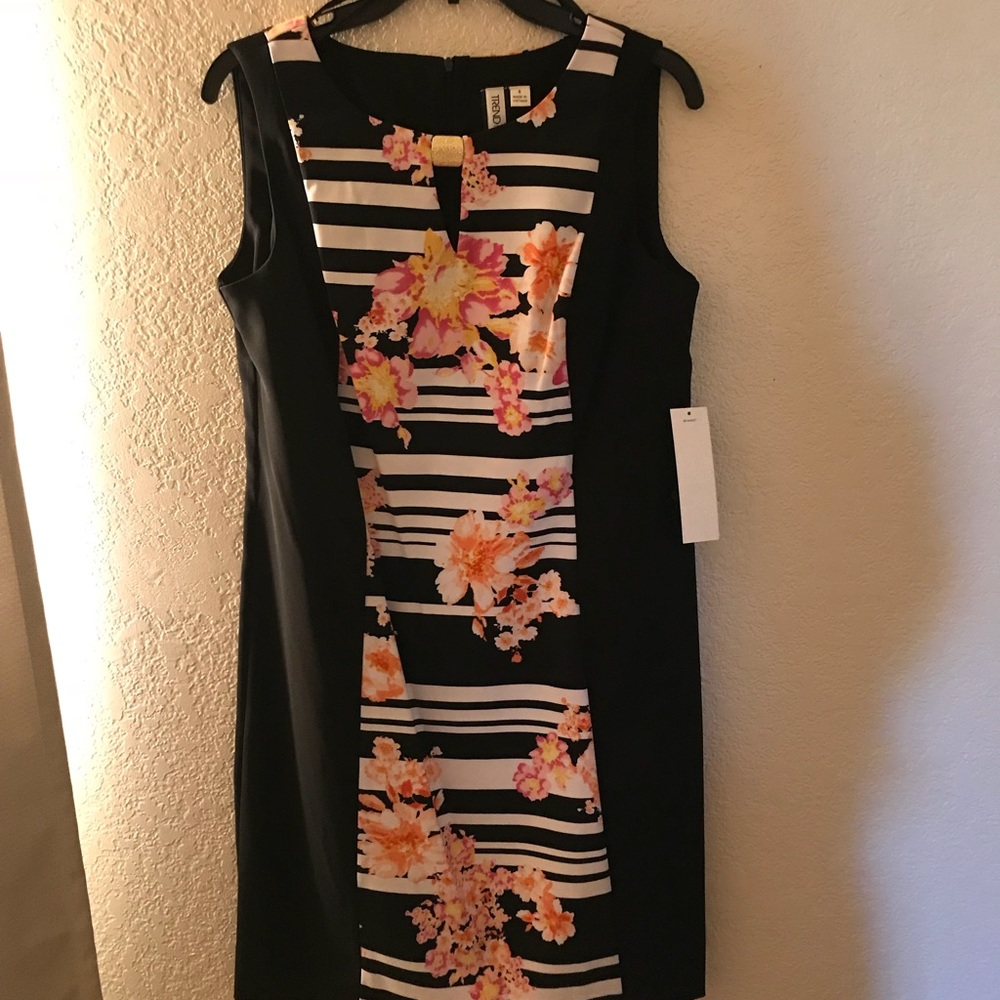 Dress - Picture 3 of 4